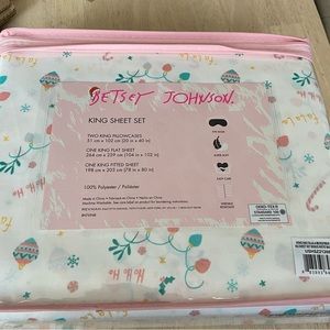 Betsey Johnson King sheet set 5 piece with bonus eye mask Christmas Ho Ho Ho